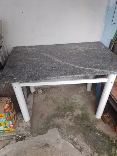 Venda pedra de granito cor cinza para mesa de 4 ou 6 lugares.
