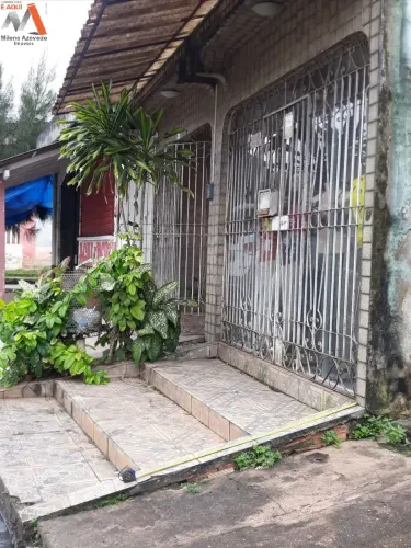 Casa com 2 pavimentos, ponto comercial, piscina e 3 quartos com suíte. Aproveite esta opor