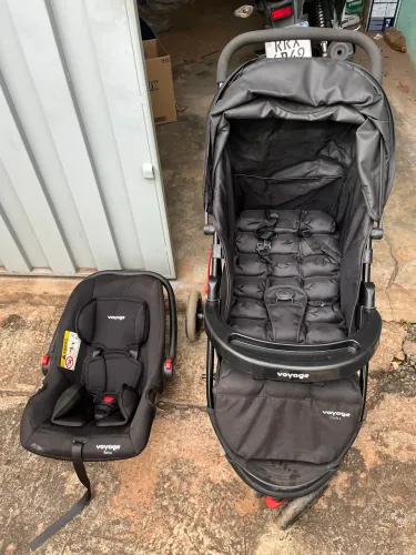 Carrinho de bebe + bebê conforto 