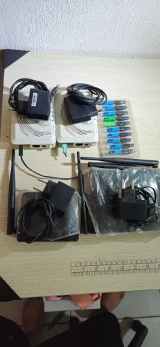 VENDO LOTE DE ROTEADORES, ONU,CONECTORES DE FIBRA ÓTICA. 