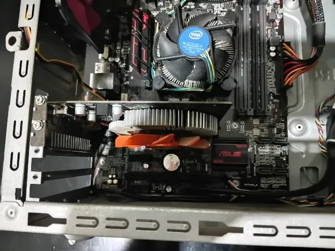 PC i5-7400 + GTX 750 Ti + ASUS B250M-PLUS + Fonte 500W- Sem RAM/HD