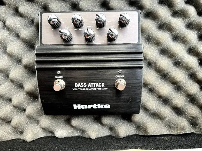 Pedal Pre amp Baixo Kartke Bass Atack