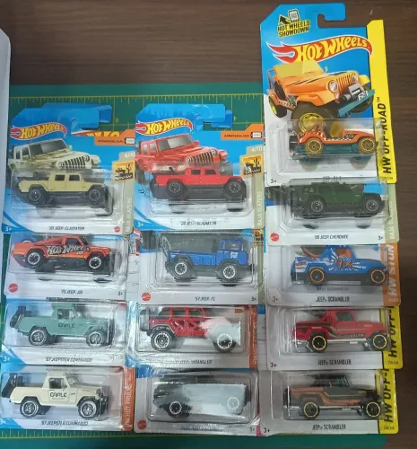 Lote Hot Wheels Jeep c/ 13 Unidades - Inclui T-Hunt CJ-7 (Lacrados)