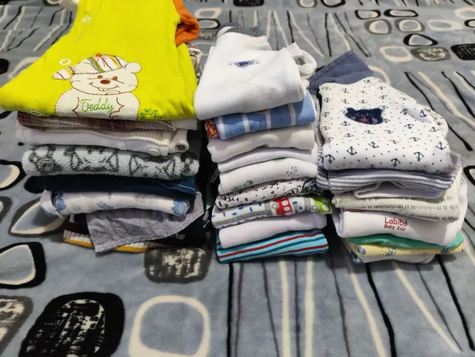 Lote de roupas de bebê