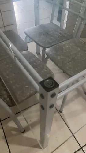 Vendo mesa de vidro com 4 cadeiras semi nova