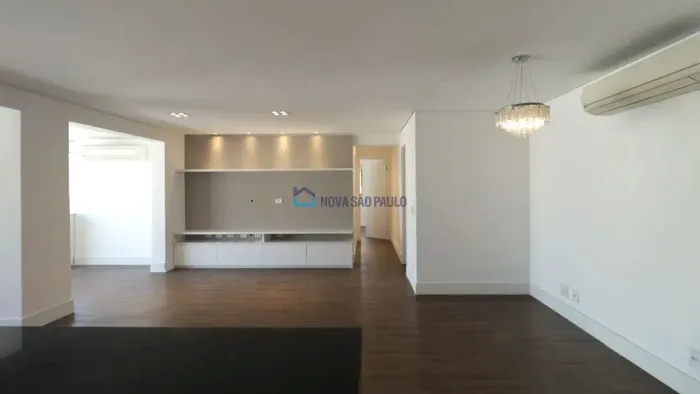 Apartamento a venda Aclimação. 2 quartos suítes e closet, 2 vagas, sacada gourmet.