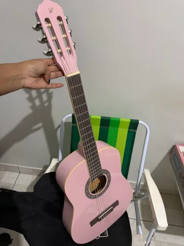 Violão rosa