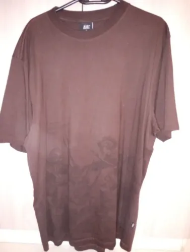 Camiseta Plano C "In Vino Veritas" Marrom.