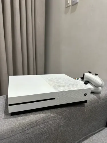 Xbox One 500gb 2 controles originais