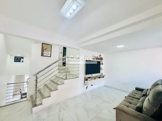 Casa Geminada para Venda em Contagem, São Gonçalo, 3 dormitórios, 1 suíte, 3 banheiros, 2 