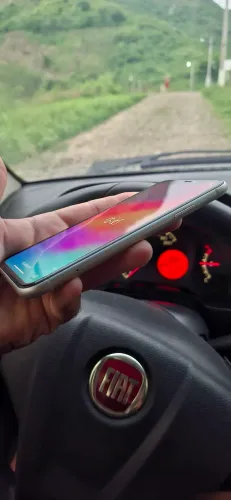 iPhone 11 semi-novo todo original