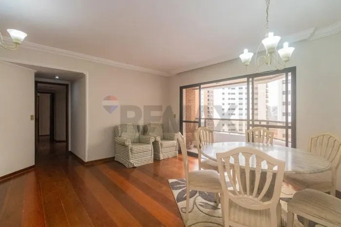 Apartamento com 3 quartos, 1 suíte, varanda e 2 vagas no Campo Belo