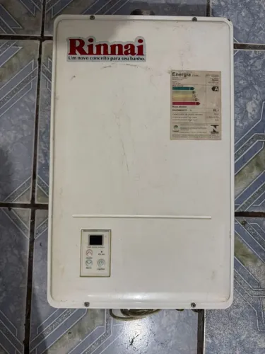 Aquecedor Rinai usado a gás GLP