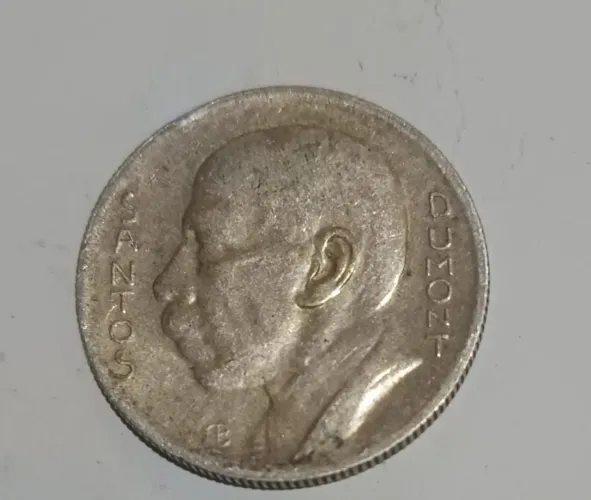 Modelos variados de moedas antigas