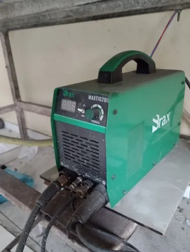 Máquina de solda Inversora Braço Maxtig200