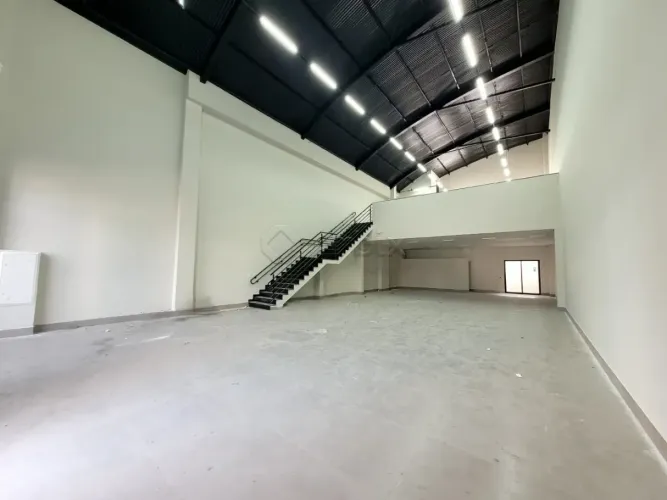 Salão comercial para alugar no bairro Nova Americana em Americana/SP