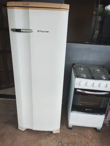 Vendo geladeira e fogão 