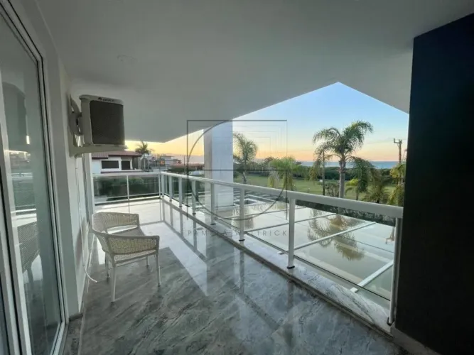 Casa 1.050m2 vista mar em Jurerê In