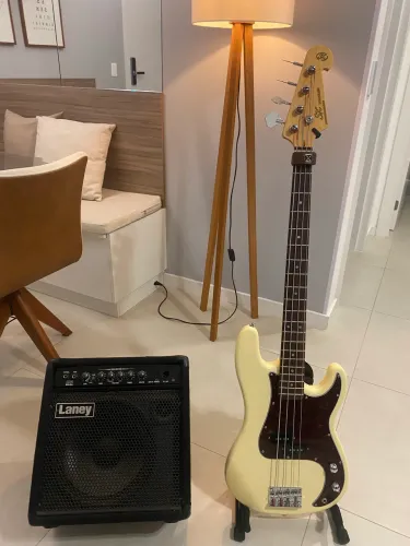 Combo Baixo SX Vintage Séries e Amplificador Laney