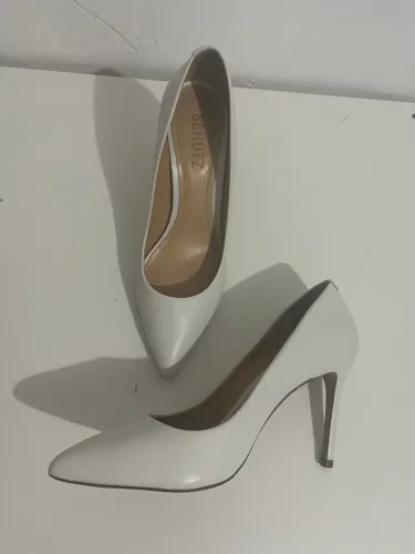 Scarpin Shutz tamanho 35