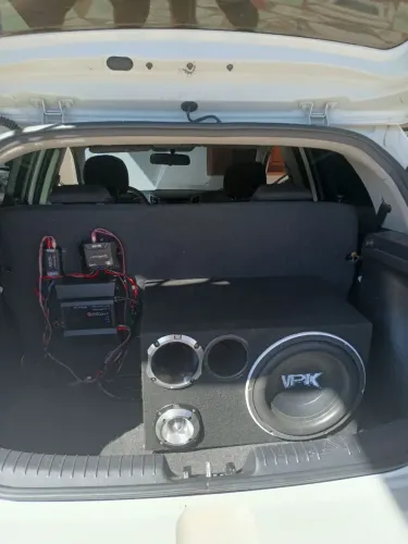 Vendo som de carro com todos os componentes novos
