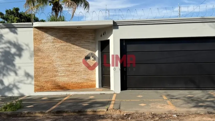 Casa a venda no Jardim Terra Branca, 3 quartos sendo 2 suítes.