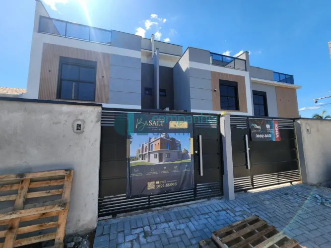 Sobrado novo à venda, Capão Raso com terraço