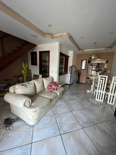 Carmen Imóveis vende casa de 3 quartos em frente à praia do Pontal de Muriqui