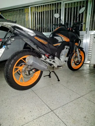 Moto impecável