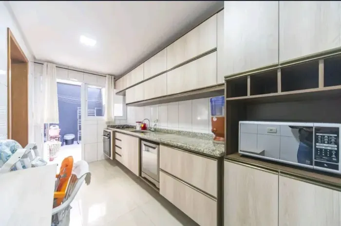 Sobrado para aluguel e venda tem 268 metros quadrados com 3 quartos em Vila Linda - Santo