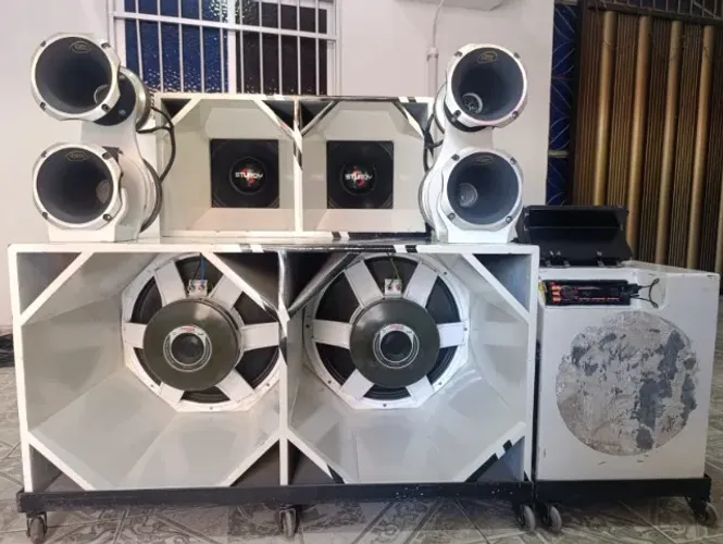 Som Automotivo + BASE COM RODINHAS FEITA SOB MEDIDA
