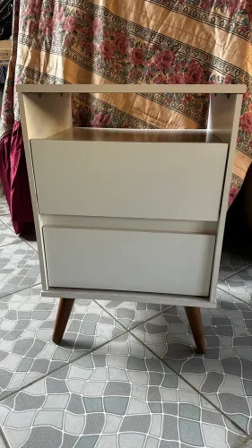Mesa de cabeceira branca
