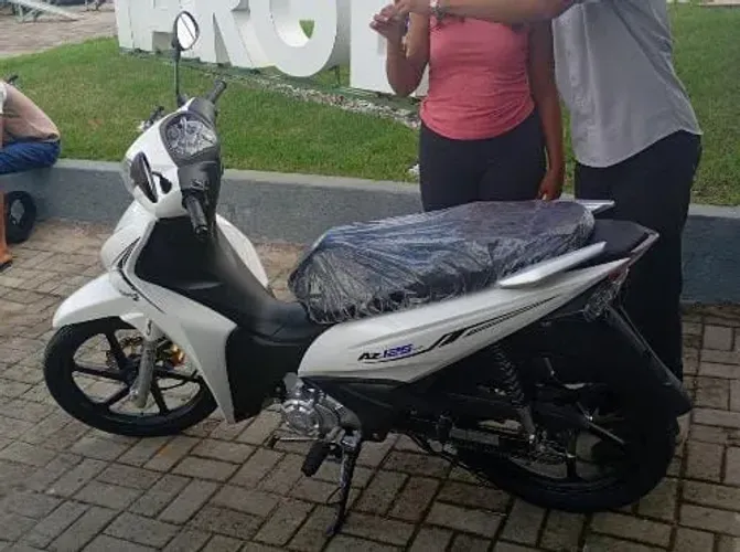 Vendo moto avelloz 125