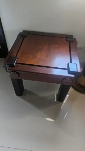 Vendo Mesinha de Centro ou Lateral em Madeira Maciça (Imbuia) - 55x55cm - SOMENTE RETIRADA