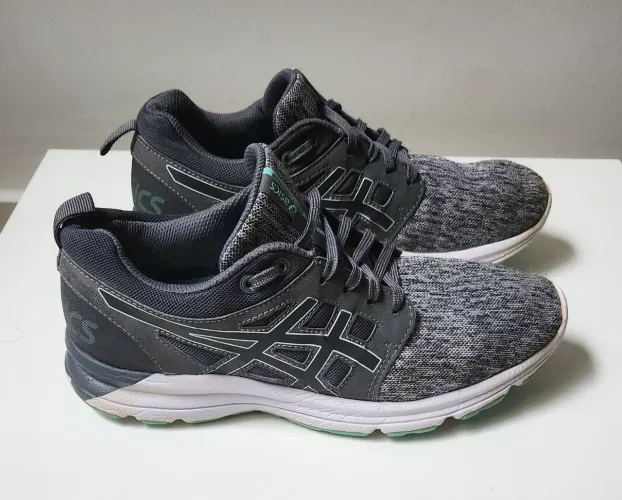 Tênis - Asics - Tamanho 36 - Original - Usado - Unissex