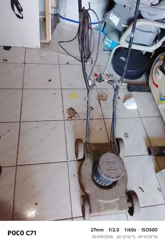 Máquina de cortar grama
