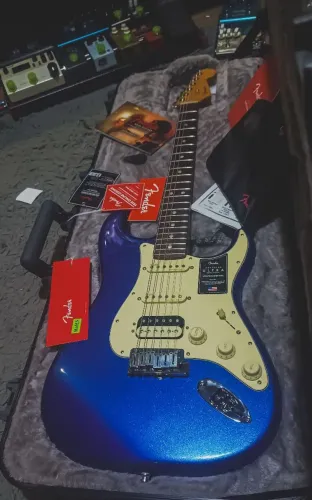 Fender American ultra stratocaster cobra blue hss