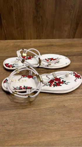 Sandalia Guess
