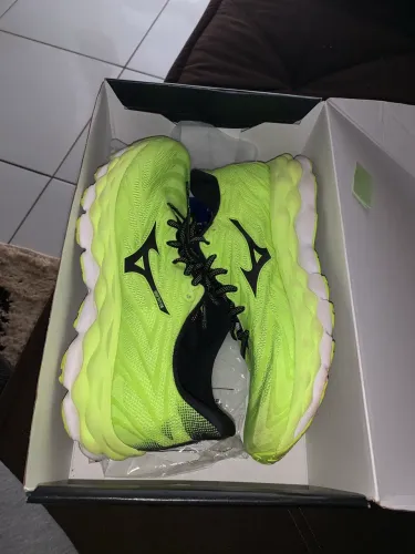 Mizuno Wave Sky 8