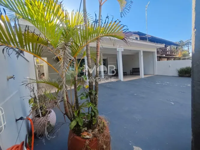 Casa a 100m da praia, 4 dormitórios à venda no Morro das Pedras - Florianópolis/SC