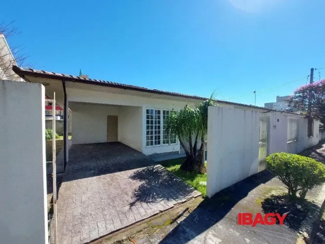 Oportunidade! Casa em Centro - Biguaçu