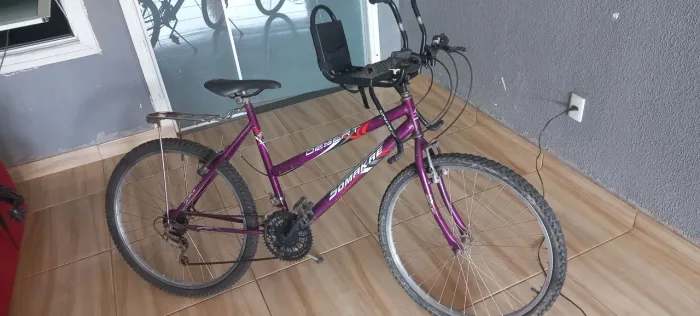Bicicleta aro 26 com cadeirinha
