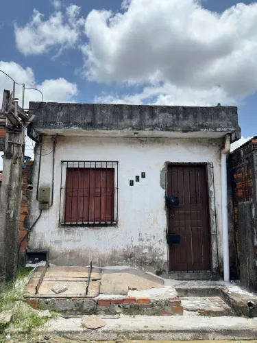 VENDE-SE CASA - ÓTIMA LOCALIZAÇÃO!