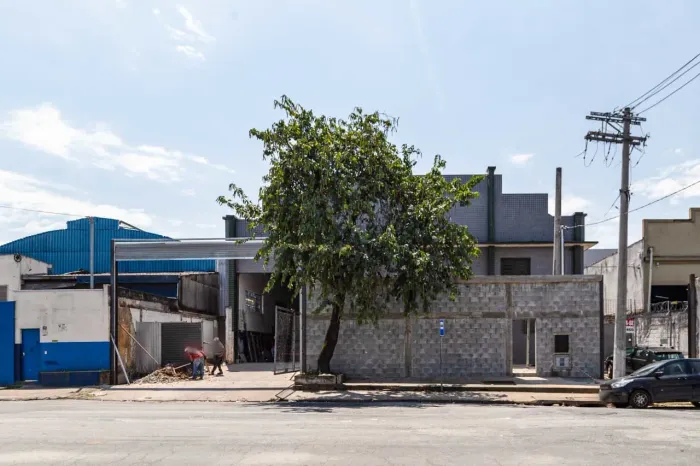 Galpão na Avenida Monteiro, 575  912 m²