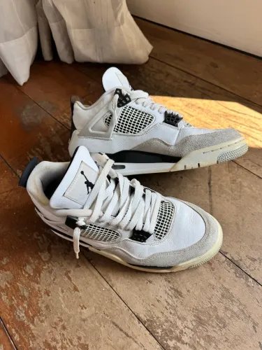 Air Jordan 4 Retro