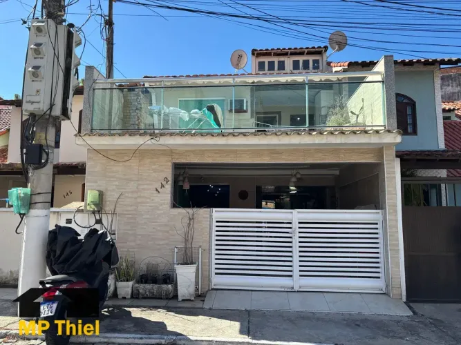 Sobrado para venda possui 125 metros quadrados com 3 quartos em Cosmorama - Mesquita - RJ