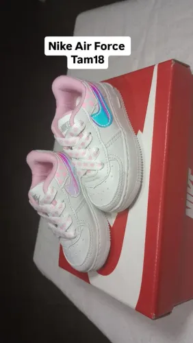 Tênis novo infantil Nike Air Force Coração tam18