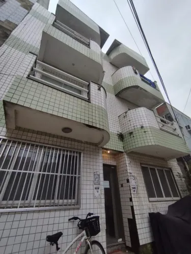 Quitinete mobiliada no primeiro andar