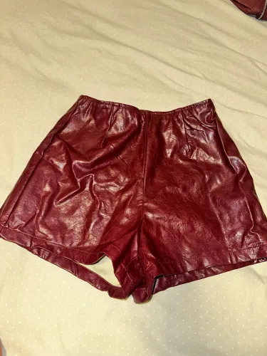 Short de Couro/Vinil Bordô