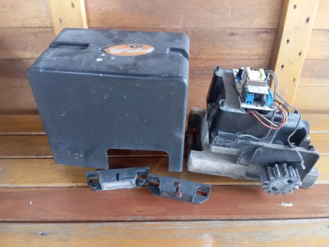 Motor de portão eletrônico com defeito
